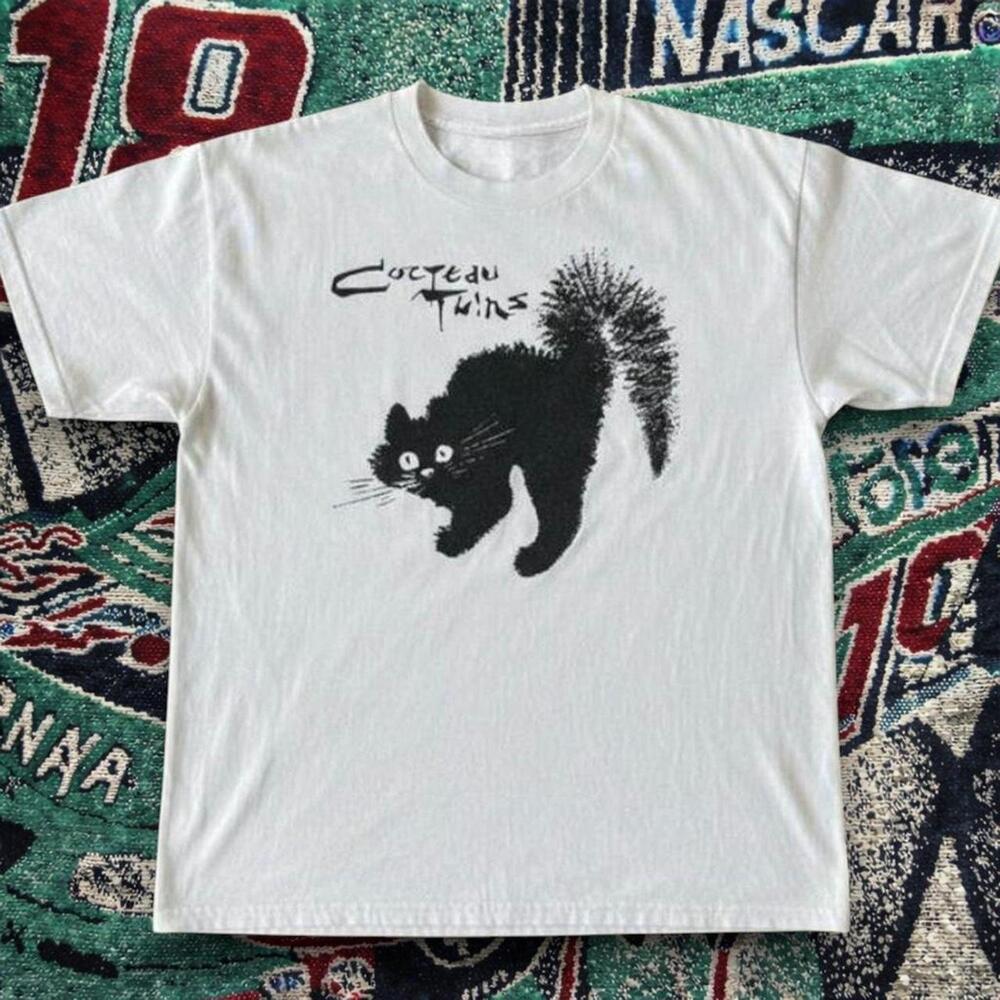 Graphic Tee  Cute Minimal Cat Print Unisex T-Shirt.